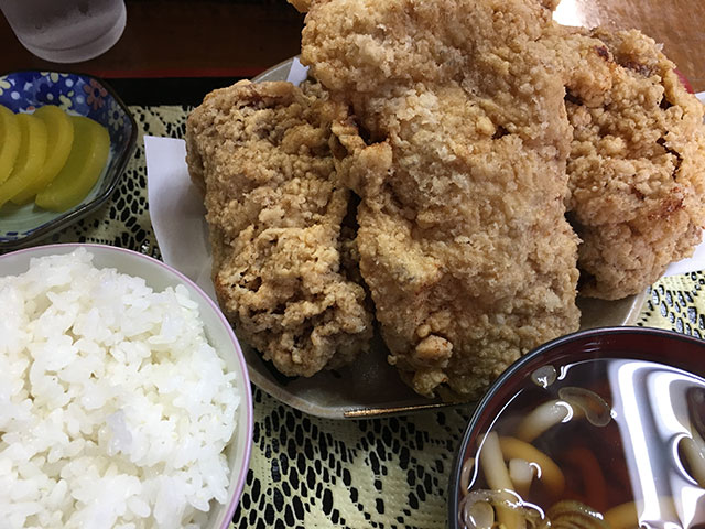 売りになる一品で集客！山形県小国町の峠の茶屋の唐揚げセット