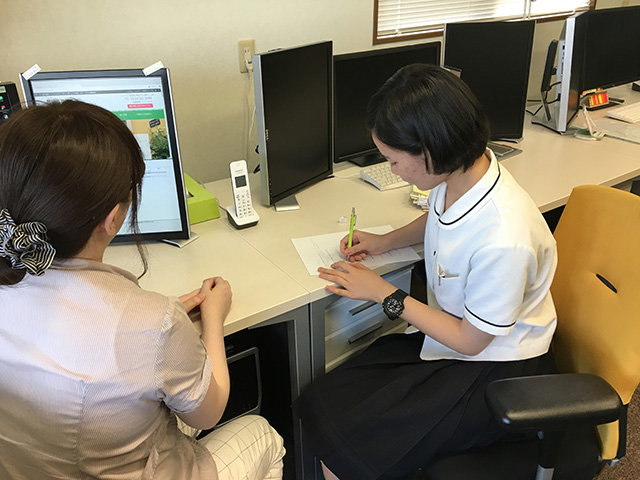 夏休みを利用して市内の高校生が職場体験に来てくれました