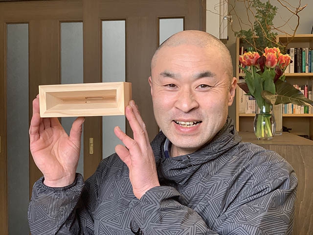 大滝建具さんから酒田杉のスマホ用スピーカーが届きました