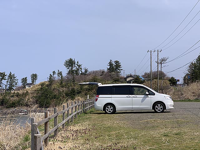 車で出かけてパソコンを開く…綺麗な景色が仕事場に